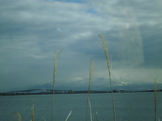 大山と橋